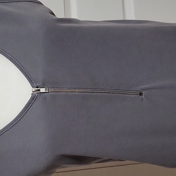 Green Envelope Gray Zip Detail V-Neck Sleeveless Tank - Size S - Picture 2 of 3